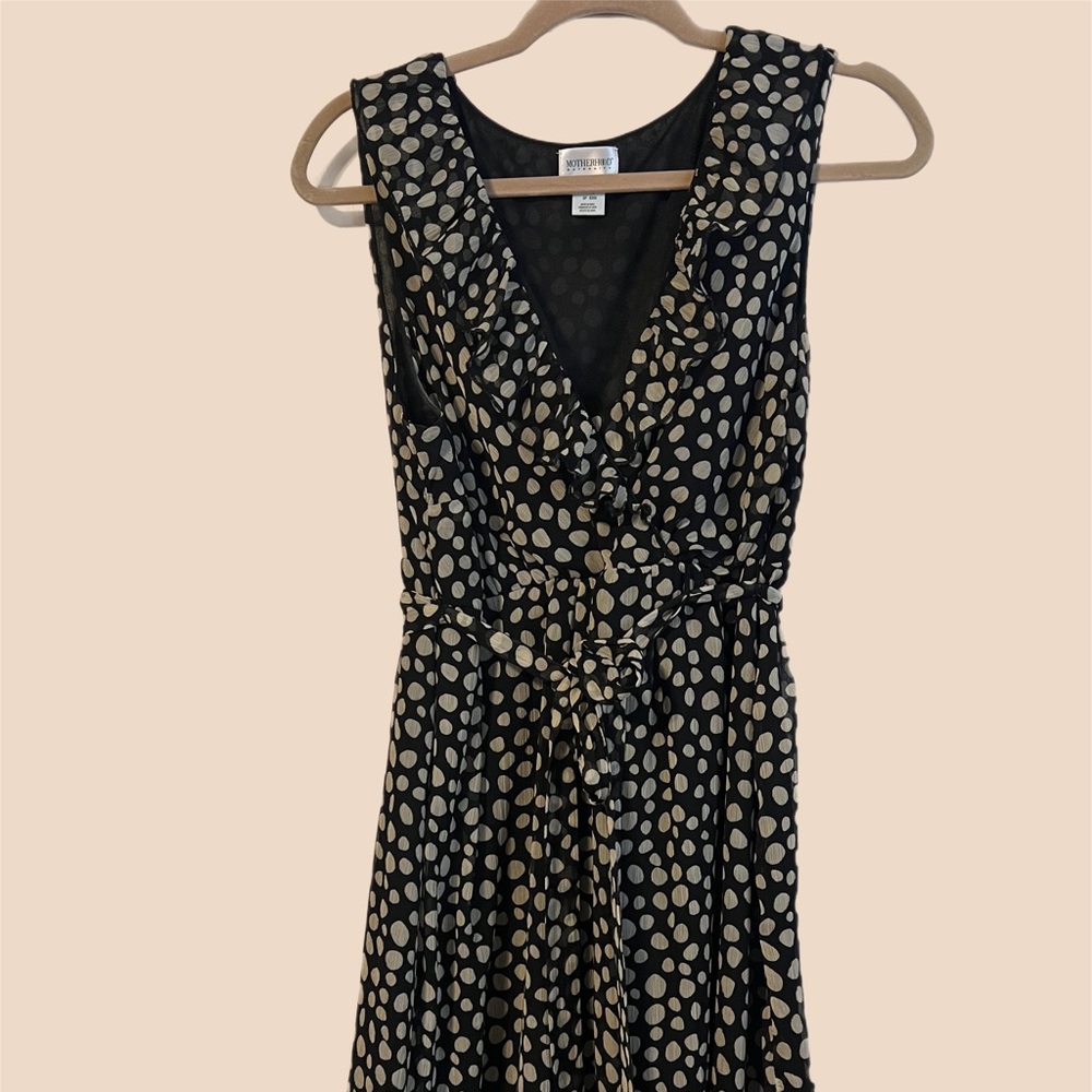 Super cute polka dot maternity dress!